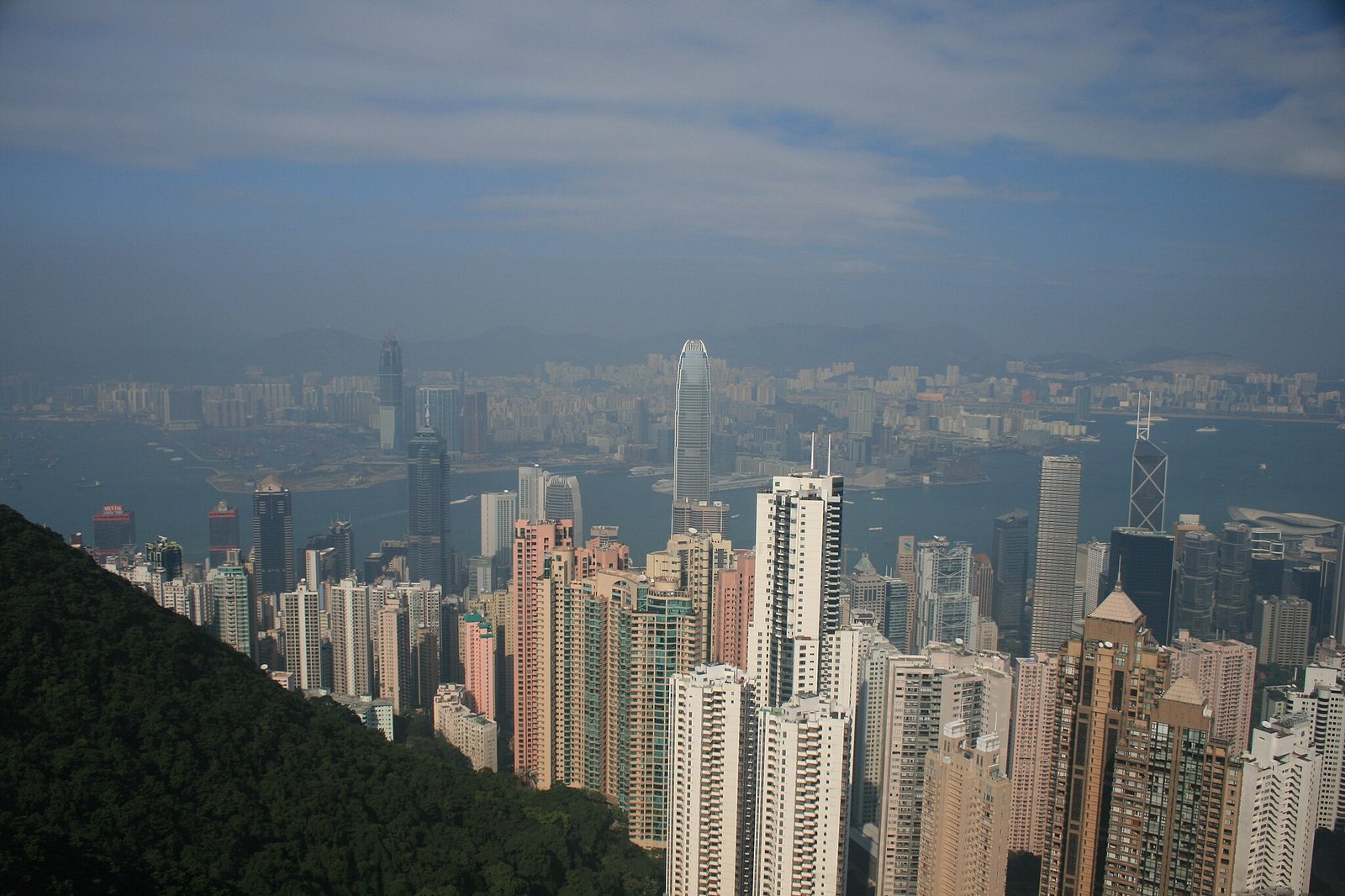 Ruelas coloridas do Vieux Hong Kong ao amanhecer